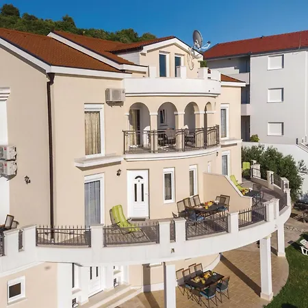 One-bedroom In Komarna Appartement