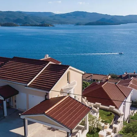 Apartment 1 Bedroom Amazing In Komarna *