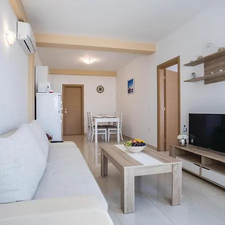 1 Bedroom Amazing In Komarna * Klek