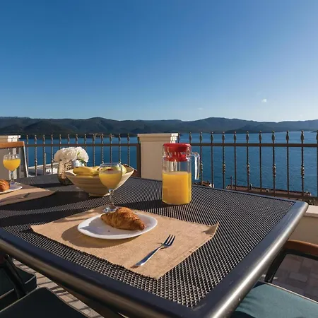 One-bedroom In Komarna Apartment *