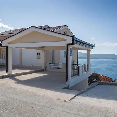 1 Bedroom Amazing In Komarna Apartment