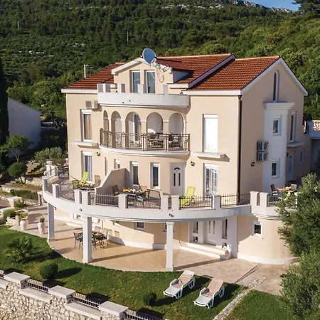 1 Bedroom Amazing In Komarna