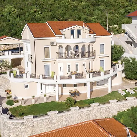 Apartment 1 Bedroom Amazing In Komarna *