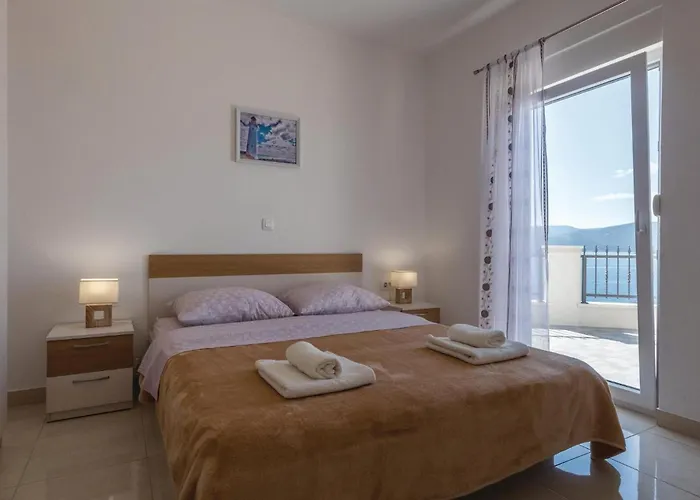 One-bedroom In Apartament Komarna