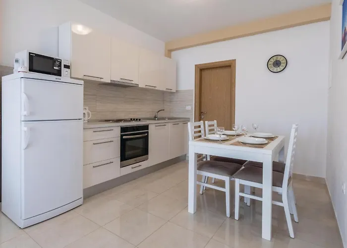 One-bedroom In Apartament Komarna